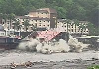 World & Travel: 6-storey hotel collapsed due typhoon, Taiwan