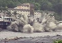 World & Travel: 6-storey hotel collapsed due typhoon, Taiwan