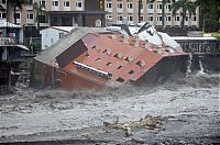 World & Travel: 6-storey hotel collapsed due typhoon, Taiwan