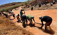 World & Travel: Extraction of sapphires, Madagascar