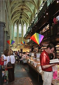 World & Travel: Bookshop in the Dominican church, Maastricht, Netherlands