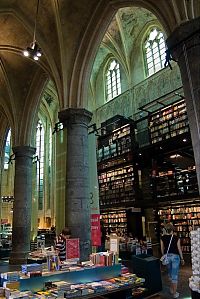 World & Travel: Bookshop in the Dominican church, Maastricht, Netherlands