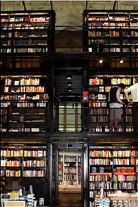 World & Travel: Bookshop in the Dominican church, Maastricht, Netherlands