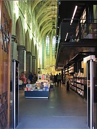 World & Travel: Bookshop in the Dominican church, Maastricht, Netherlands