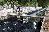 World & Travel: Disassembling computers in China