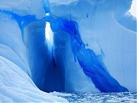 World & Travel: iceberg