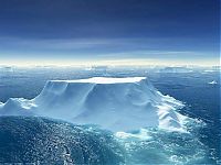 World & Travel: iceberg
