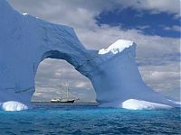 World & Travel: iceberg