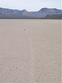 World & Travel: Floating stones in the Valley of Death