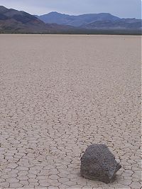 World & Travel: Floating stones in the Valley of Death