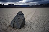 World & Travel: Floating stones in the Valley of Death