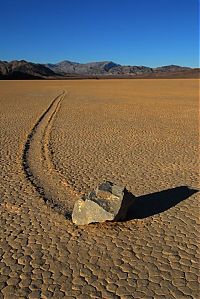 World & Travel: Floating stones in the Valley of Death