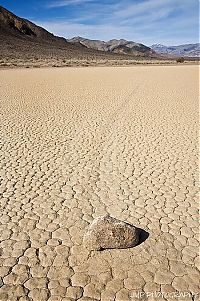 World & Travel: Floating stones in the Valley of Death