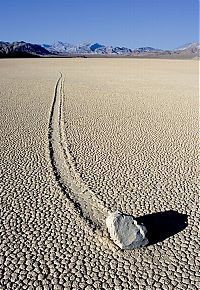 World & Travel: Floating stones in the Valley of Death