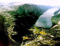 dangerous roads around the world