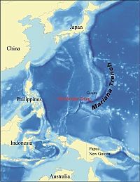 World & Travel: Mariana Trench, deep ocean basin