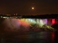 World & Travel: Night view of Niagara Falls, Canada, United States