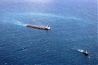 World & Travel: Stranded ship, Great Barrier Reef, Coral Sea, Queensland, Australia