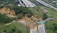 TopRq.com search results: Landslide buried highway, Taipei, Taiwan