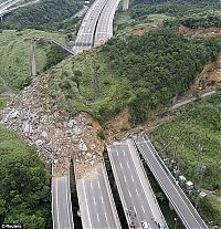 TopRq.com search results: Landslide buried highway, Taipei, Taiwan