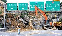 TopRq.com search results: Landslide buried highway, Taipei, Taiwan