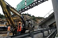 World & Travel: Landslide buried highway, Taipei, Taiwan