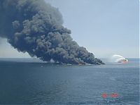 World & Travel: Deepwater Horizon in flames