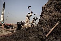 World & Travel: Brickworks hell in Bangladesh