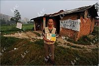 World & Travel: Farmer defends his land with a canon, China