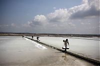 World & Travel: Salt production, India and Indonesia