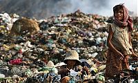 World & Travel: Living at dump, Phnom Penh, Cambodia