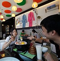 World & Travel: Dinner à la latrine, Shenzhen, China