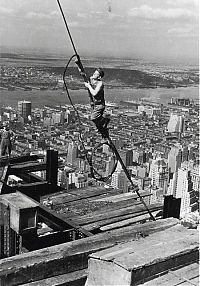 World & Travel: History: Construction of Empire State Building