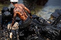 TopRq.com search results: Dalian harbour oil pipelines exploded, China