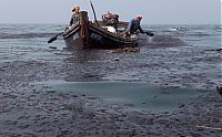 TopRq.com search results: Dalian harbour oil pipelines exploded, China