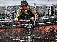 TopRq.com search results: Dalian harbour oil pipelines exploded, China