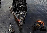 TopRq.com search results: Dalian harbour oil pipelines exploded, China