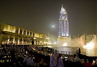 World & Travel: Record fountain system set, Burj Khalifa Lake, Dubai, United Arab Emirates