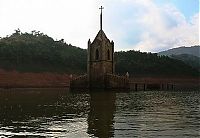 World & Travel: Underwater church, Potosi, Venezuela