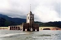 World & Travel: Underwater church, Potosi, Venezuela