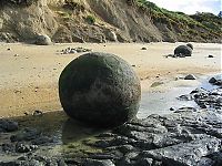 World & Travel: Moeraki Boulders, Koekohe Beach, Otago coast, New Zealand