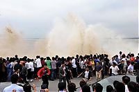 TopRq.com search results: World's largest tidal bore, Qiantang River, China