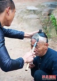 World & Travel: Sickle haircut, Liang Qi, Dong village, China