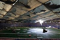 World & Travel: Hubert H. Humphrey Metrodome roof collapses