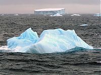 World & Travel: iceberg