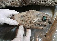 World & Travel: 700 year-old mummy discovery, Ming dynasty, Taizhou, China