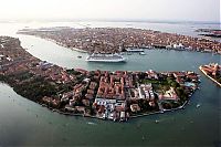 World & Travel: Bird's-eye view of Venice, Italy