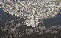World & Travel: 2011 Red River Flood, North Dakota, Minnesota, United States