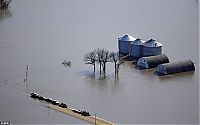 World & Travel: 2011 Red River Flood, North Dakota, Minnesota, United States