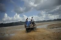 World & Travel: Gold rush, Peruvian Amazon, Madre de Dios, Peru